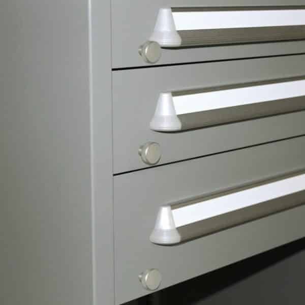 https://www.lyonworkspace.com/wp-content/uploads/lyon-modular-drawers-with-latch-in-latch-out-600x600.jpg